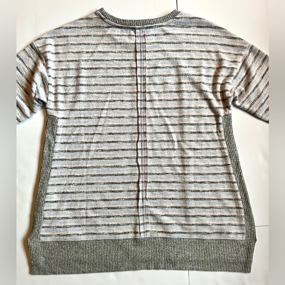 Charlie B Striped Gray and White w Pastel Colors Women’s Sweater Size Small - Picture 16 of 16